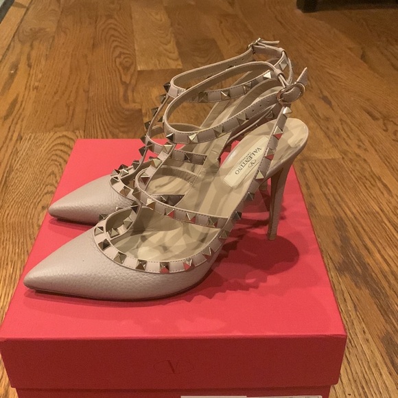 Valentino lightly worn. Like new condition. Ankle strap, with bag and box - Picture 4 of 4